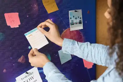 Nástěnka s motivem vesmírného umění