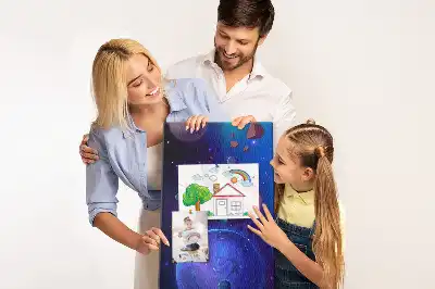 Nástěnka s motivem vesmírného umění