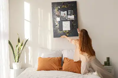 Korková nástěnka se vzorem zlatých konfet