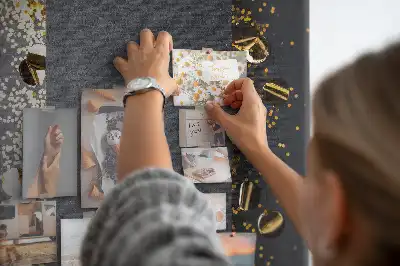 Korková nástěnka se vzorem zlatých konfet