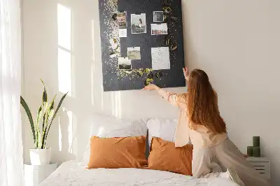 Korková nástěnka se vzorem zlatých konfet