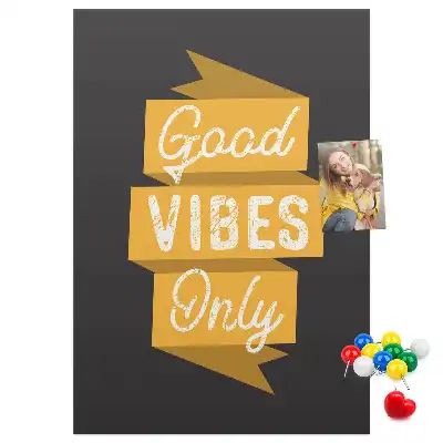 Korková nástěnka s inspirativním citátem