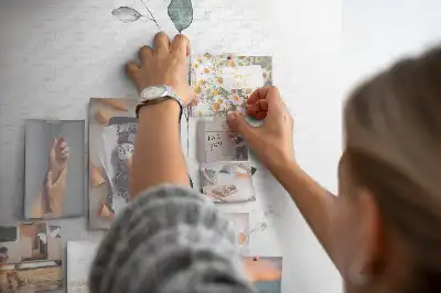 Dětská nástěnka s motivem rostlinných výhonků a listů