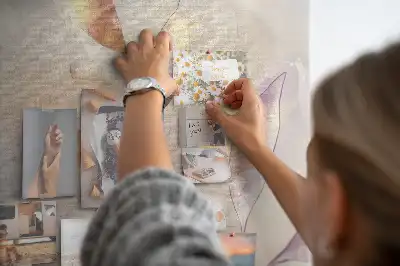 Korková nástěnka s motivem rostlinného akvarelu