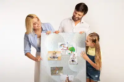 Dětská nástěnka s motivem sportovních míčů v abstraktním pojetí