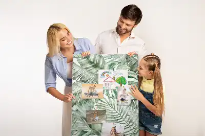 Dětská nástěnka s akvarelovým motivem listů