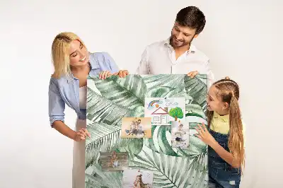 Dětská nástěnka s akvarelovým motivem listů