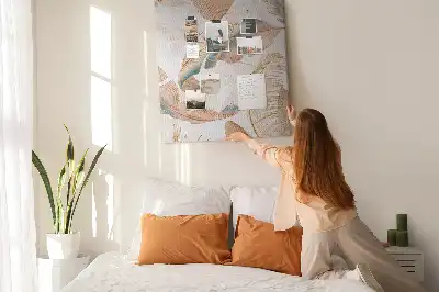 Korková nástěnka s motivem ptačího peří