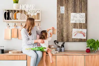 Dětská nástěnka s dřevěnou konstrukcí