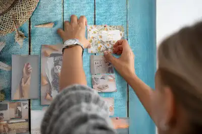 Nástěnka s motivem letní čepice a žabek