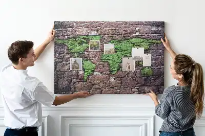 Korková nástěnka ve tvaru mapy světa