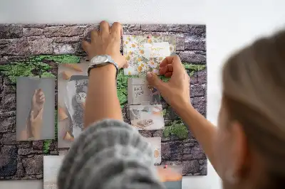Korková nástěnka ve tvaru mapy světa