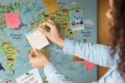 Korková tabule Mapa světa se zvířaty