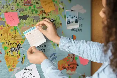 Korková tabule Mapa světa se zvířaty