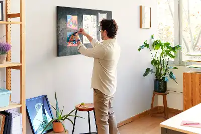 Kovová nástěnka do dětského pokoje s motivem abstrakce