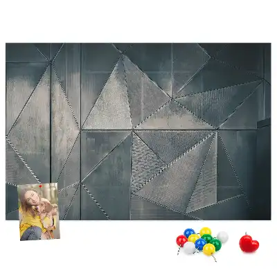 Kovová nástěnka do dětského pokoje s motivem abstrakce