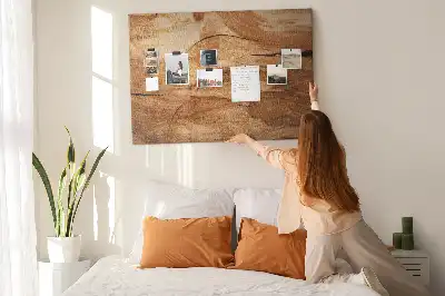 Korková nástěnka s texturou dřeva