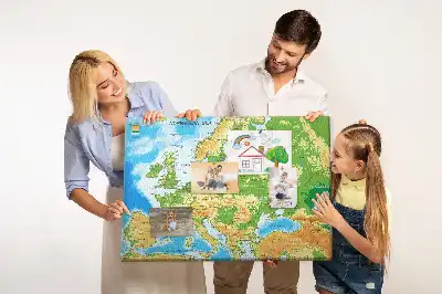 Nástěnka do dětského pokoje s motivem mapy světa
