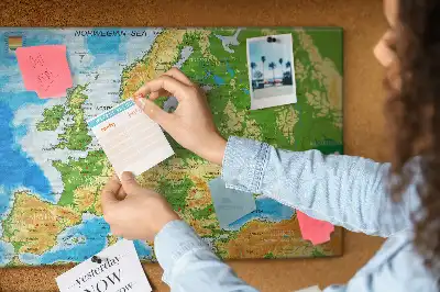 Nástěnka do dětského pokoje Mapa světa s geografií