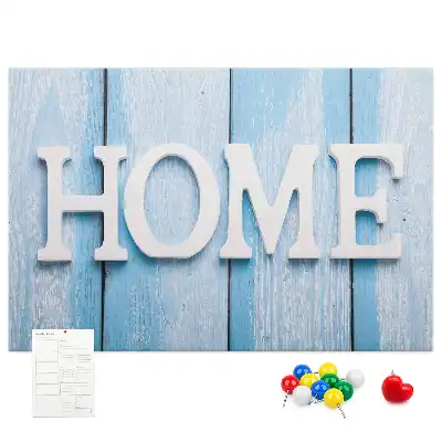 Korková nástěnka s nápisem Home