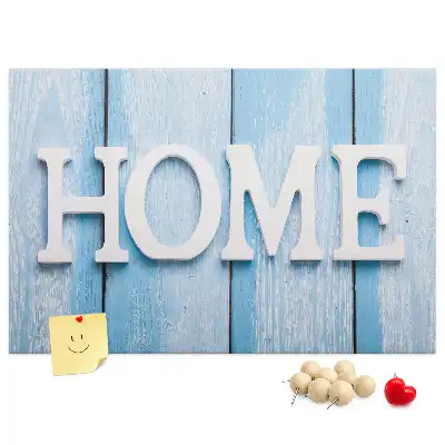 Korková nástěnka s nápisem Home