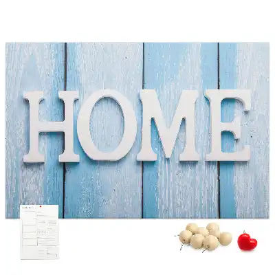 Korková nástěnka s nápisem Home
