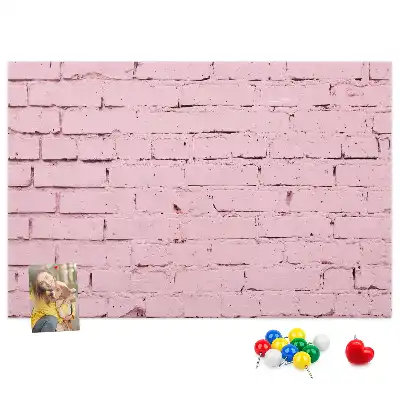 Nástěnka do dětského pokoje s motivem cihlové zdi