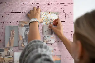 Nástěnka do dětského pokoje s motivem cihlové zdi