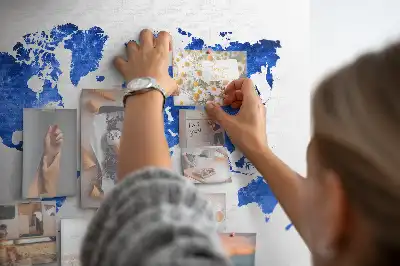 Korková nástěnka na zeď s motivem mapy světa a vesmíru