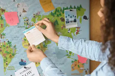 Korková nástěnka ve tvaru mapy světa Kultury