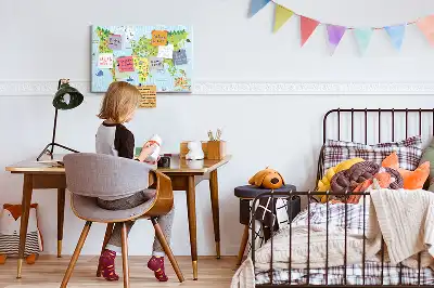 Korková nástěnka ve tvaru mapy světa Kultury
