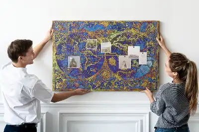 Korková nástěnka s motivem mapy atlasu