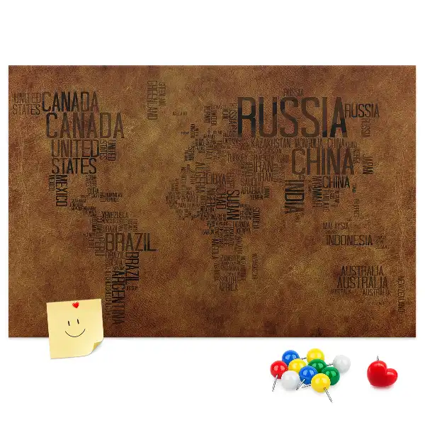 Korková nástěnná tabule s mapou světa a názvy zemí