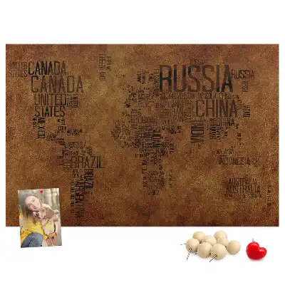 Korková nástěnná tabule s mapou světa a názvy zemí