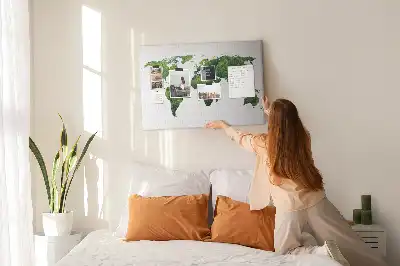 Korková nástěnka ve tvaru mapy zelený les