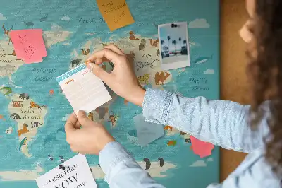 Nástěnka do dětského pokoje Mapa světa zvířat
