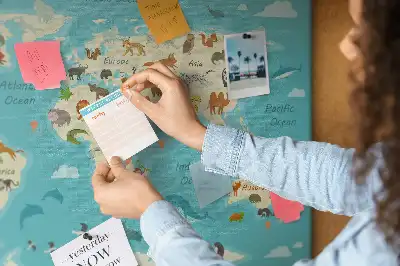 Nástěnka do dětského pokoje Mapa světa zvířat