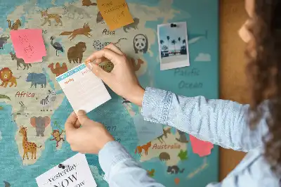 Nástěnka do dětského pokoje Mapa světa zvířat