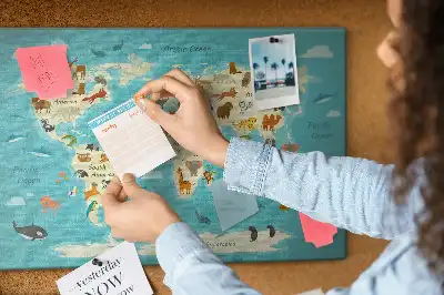 Nástěnka do dětského pokoje Mapa světa zvířat