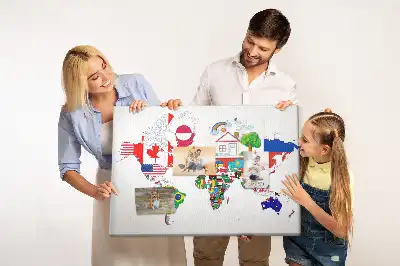 Korková nástěnka s mapou národních vlajek