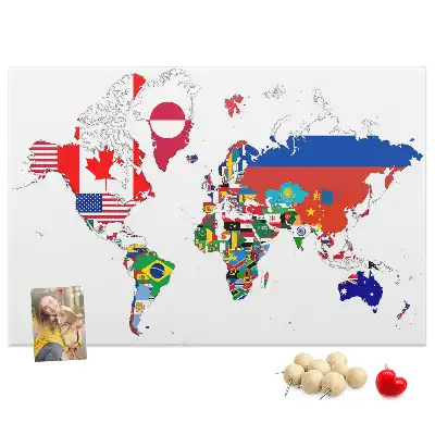 Korková nástěnka s mapou národních vlajek