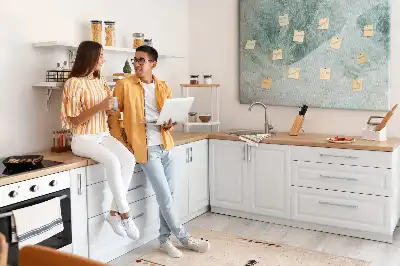 Nástěnka do dětského pokoje s povrchem vzhled mramoru