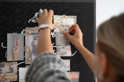 Korková nástěnná tabule s citátem pro cestovatele