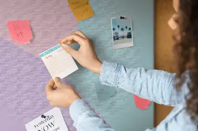 Korková nástěnka s pastelovým vzorem