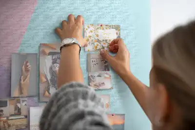 Korková nástěnka s pastelovým vzorem