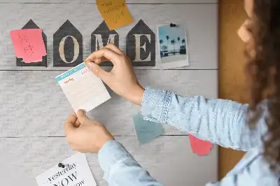 Dekorativní korková nástěnka s nápisem Home