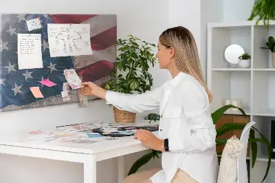 Korková nástěnka s motivem americké vlajky