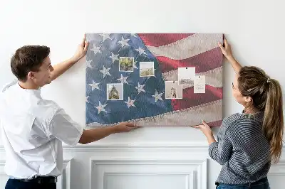 Korková nástěnka s motivem americké vlajky