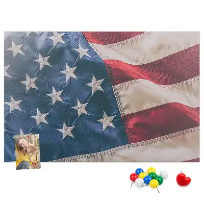 Korková nástěnka s motivem americké vlajky
