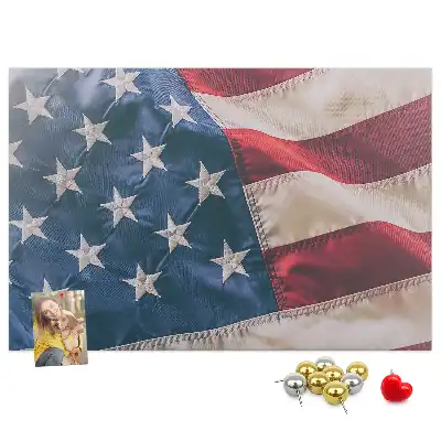 Korková nástěnka s motivem americké vlajky